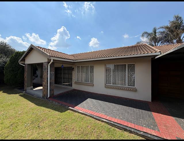 4 BEDROOM HOUSE FOR SALE IN SONNEVELD